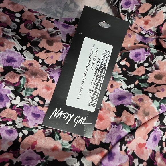 Nasty Gal Pink and Black Robe Dress with Tie Waist - Picture 3 of 10